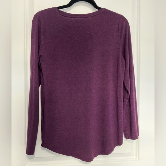 🎃 3 FOR $20🎃 BERRY COLOURED LONG SLEEVE TOP - Picture 3 of 9